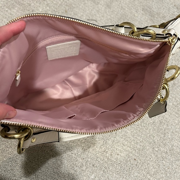 Medium braided coach shoulder bag, like new condition - Picture 2 of 4